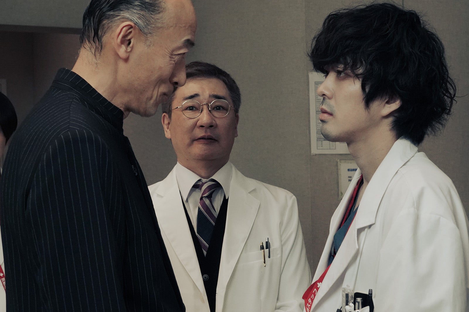 （右）若葉竜也「アンメット ある脳外科医の日記」第6話より（C）カンテレ