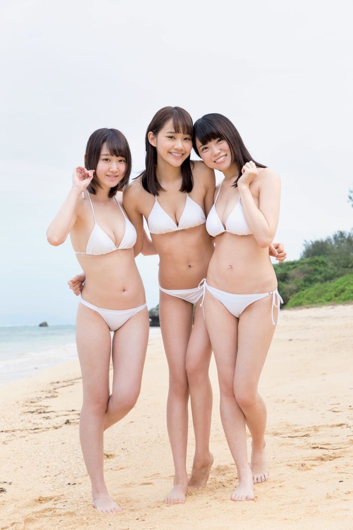 「FLASH」(1月16日発売)より/(左から)小島瑠那・保崎麗・麻亜子(撮影:木村哲夫)