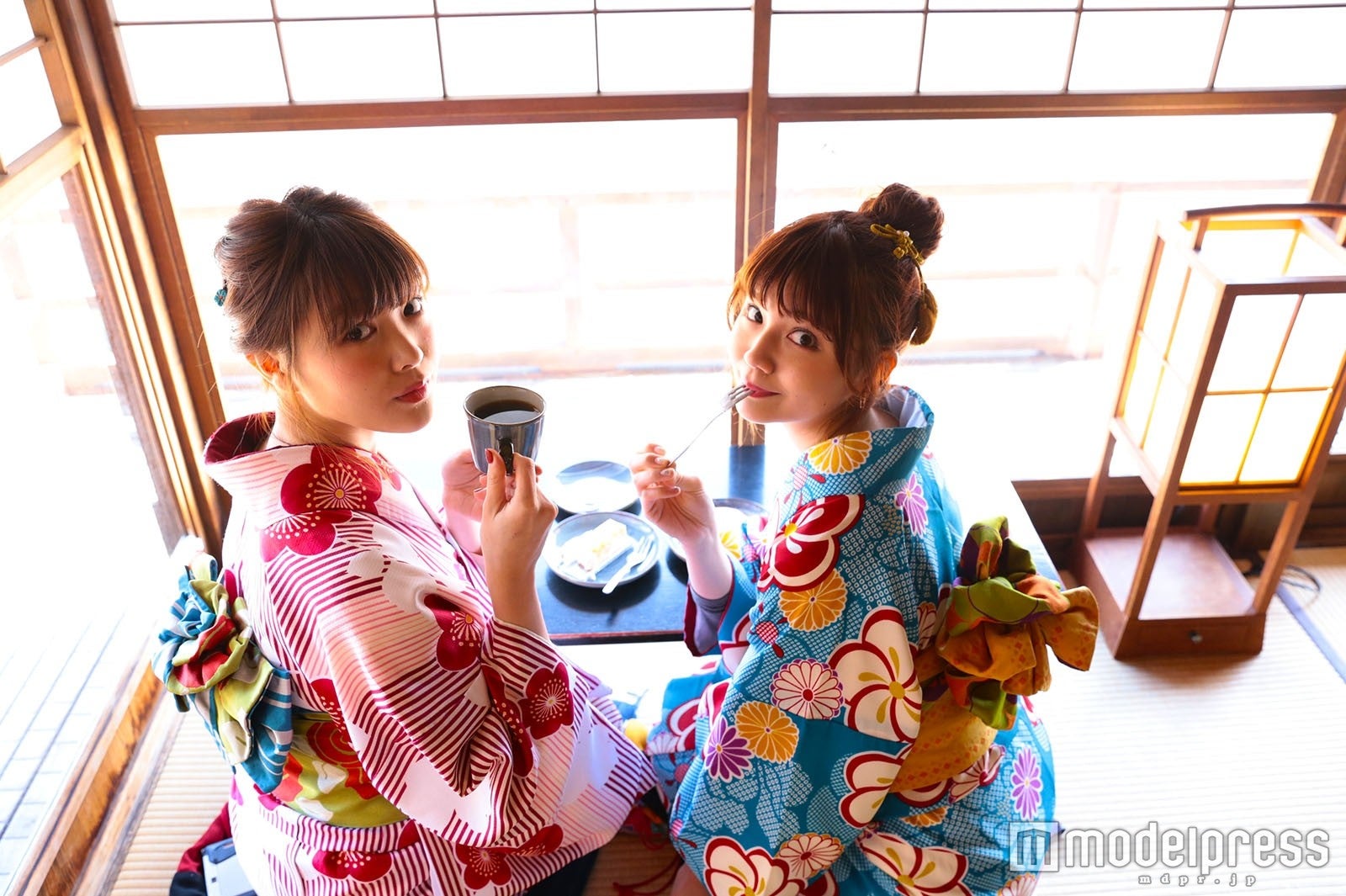 五十鈴川カフェ／レトロなカフェでほっこり／モデル：村田倫子、柴田ひかり（C）モデルプレス