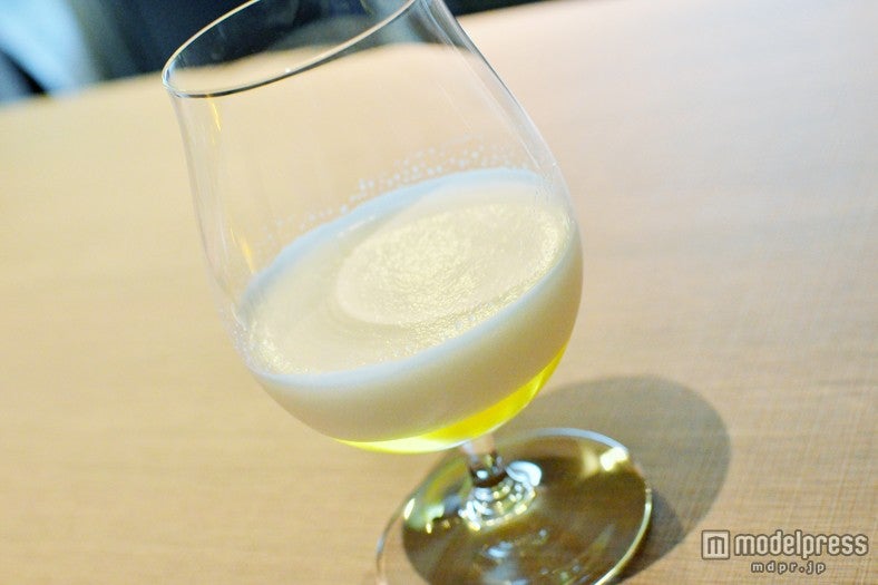 2分寝かせてから飲む、超クリーミー泡の「MILK」