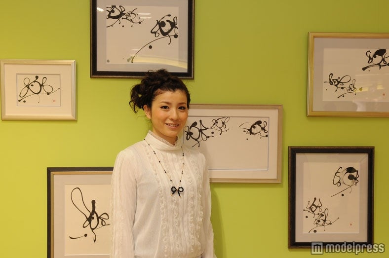 美人書道家の中塚翠涛、「鈴鹿墨」とコラボレーションイベント開催