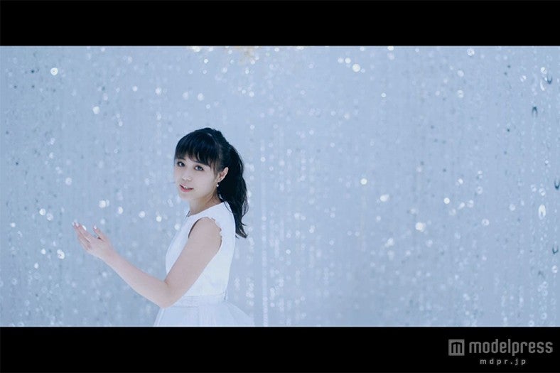 Flower「瞳の奥の銀河（ミルキーウェイ）」MVより