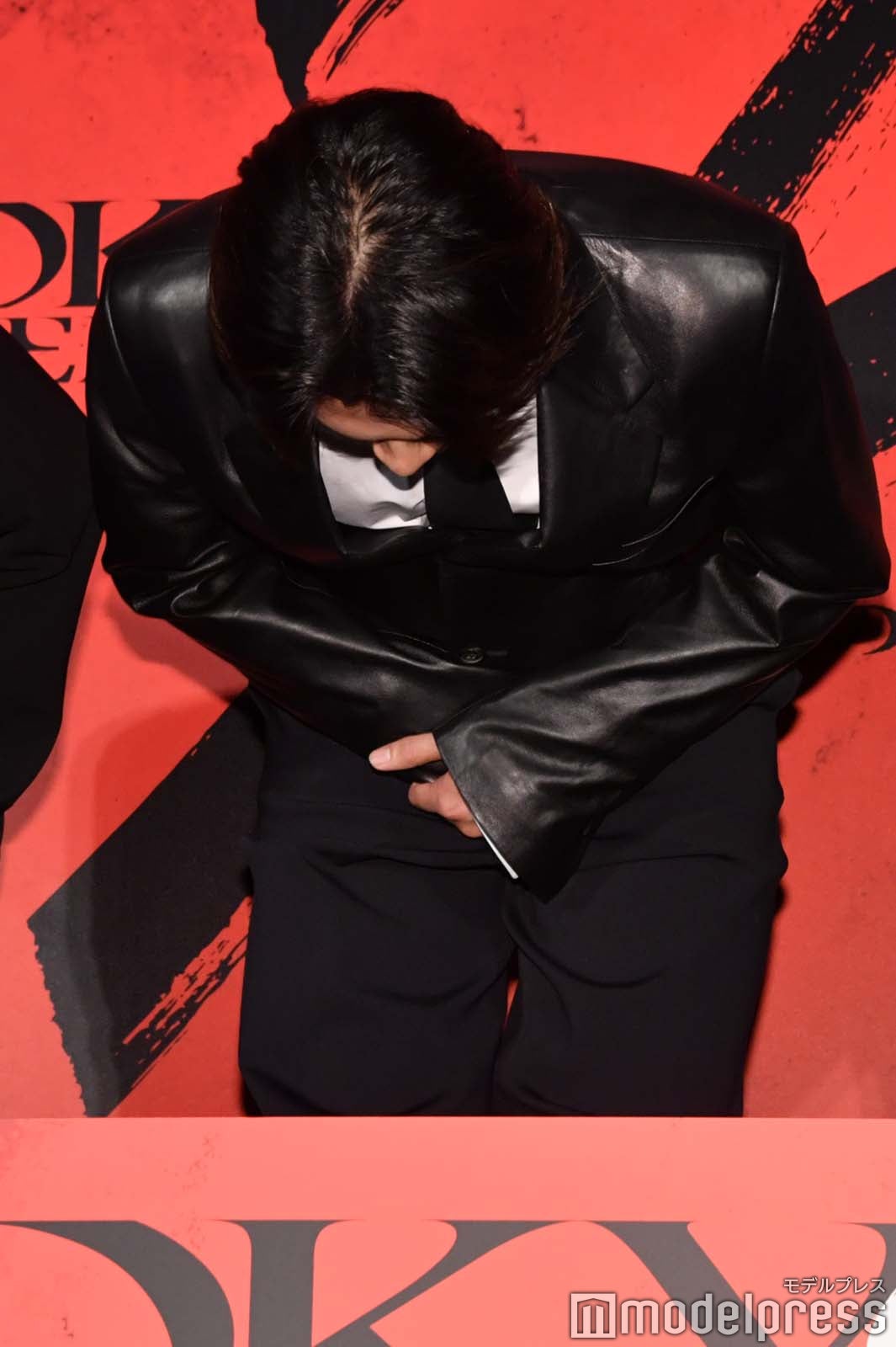 深々とお辞儀する北村匠海（C）モデルプレス