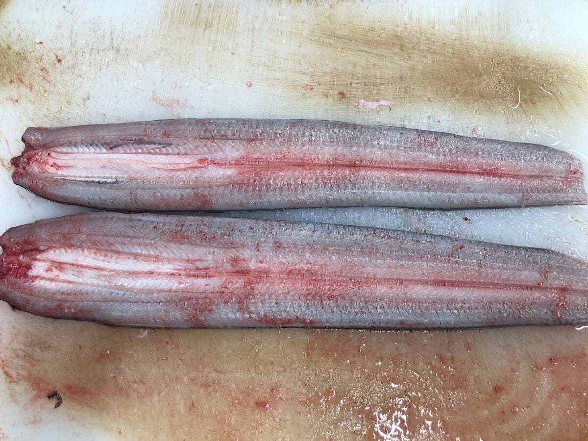 上が「国産うなぎ」、下が「中国産うなぎ」