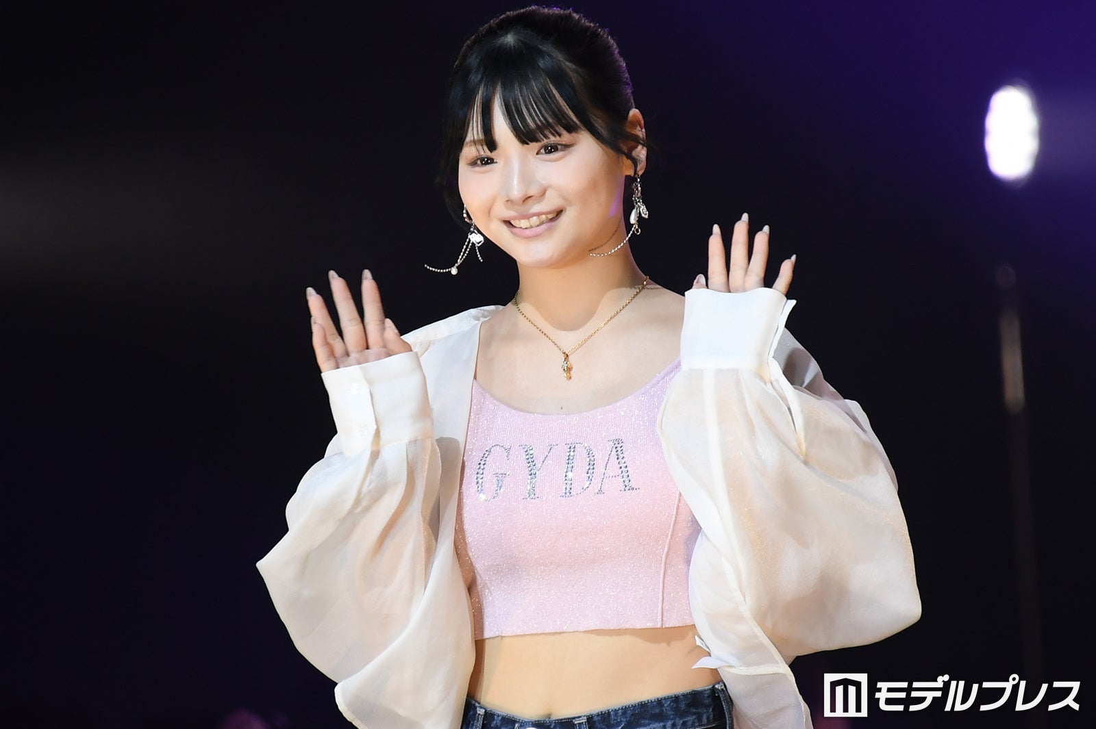 元ばんばんざい流那の妹・莉那（りな）、クロップド丈から引き締まったウエスト輝く「努力の賜物」「スタイル抜群」と視線集中【学生ランウェイ名古屋】