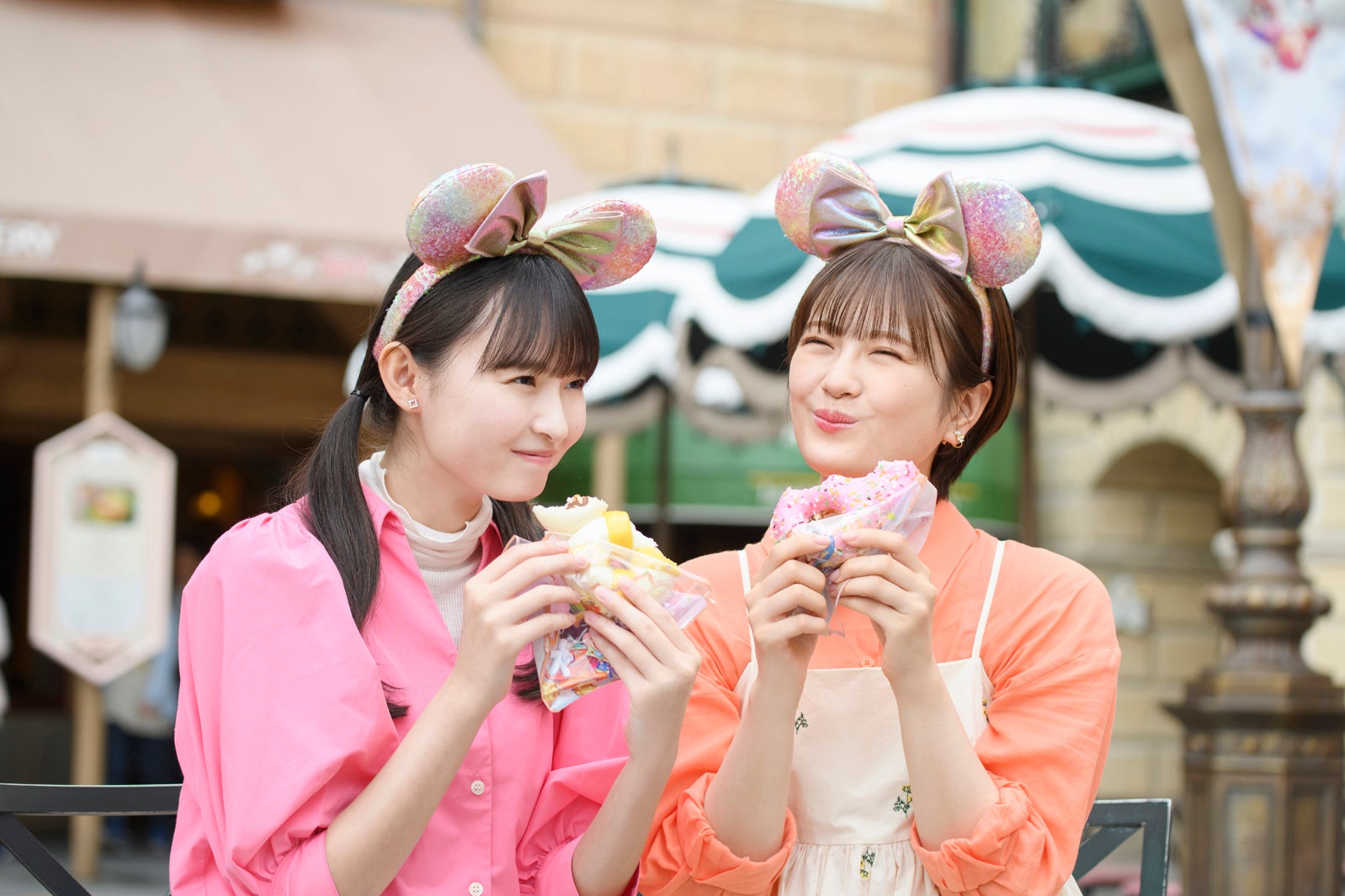 （左から）遠藤さくら、清宮レイ／新TVCM「いっしょに、夢をつなげよう！」篇より（C）Disney