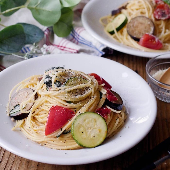 バジル香る なすとトマトの夏野菜パスタ モデルプレス