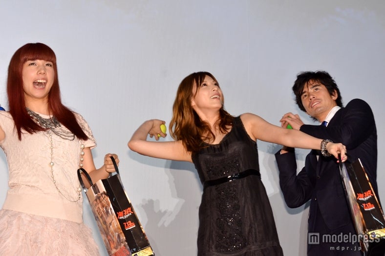 左から：仲里依紗、加藤あい、伊藤英明