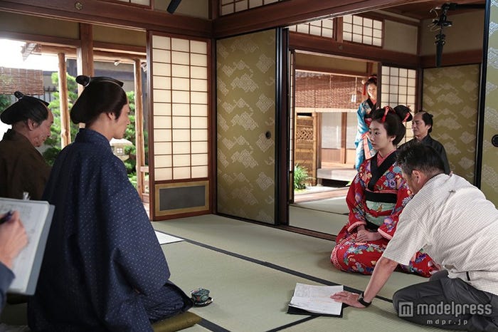 次期連続テレビ小説「あさが来た」の大阪局スタジオ取材会の様子(C)NHK