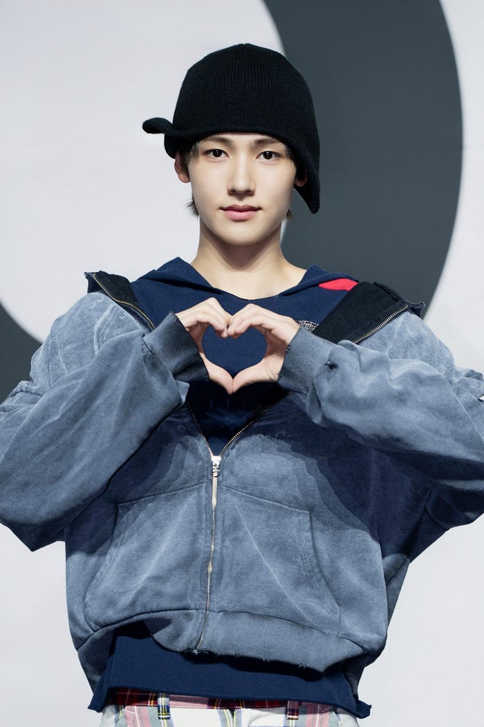 SEONGHYEON(ソンヒョン)(P)&(C)BIGHIT MUSIC