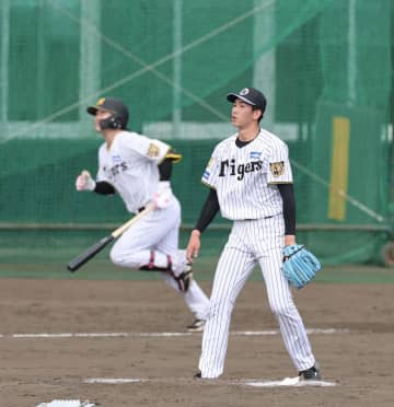 阪神19歳・今朝丸がシート打撃に登板 新加入の浜田に一発を浴びるなどホロ苦い初の実戦形式