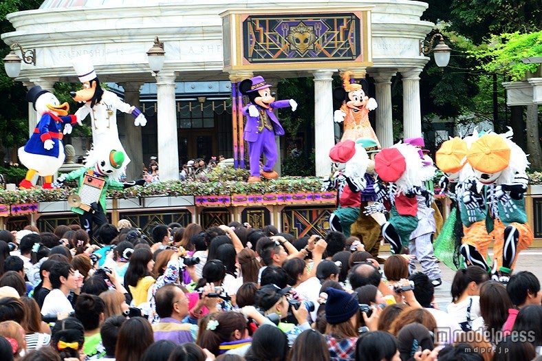 「ニューヨーク・ハロウィーン・フォリーズ」スケルトンダンスを踊りギャングたちの気を逸らす