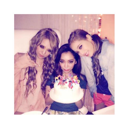 「姉ageha」杉山佳那恵、ハワイでバースデー さくりな＆荒木さやからがサプライズ