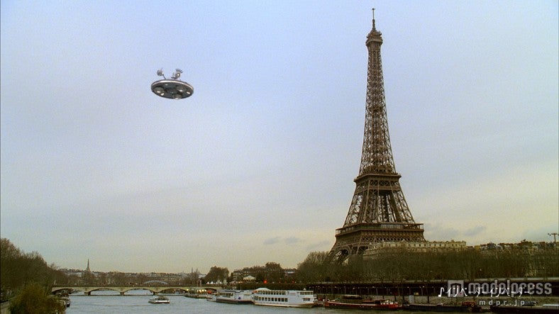 ジーユーの新テレビCM「レギンスパンツ おしゃれインベーダー」篇より