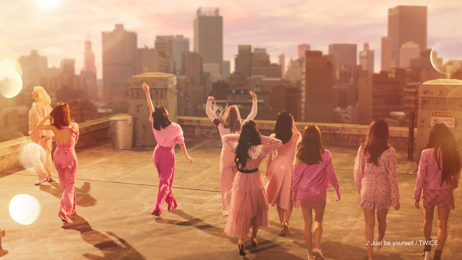 TWICE新CMより（提供写真）