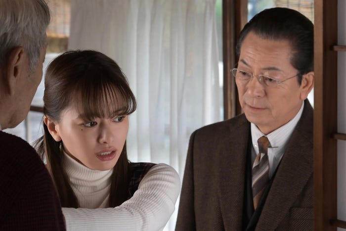 山本舞香、水谷豊(C)テレビ朝日