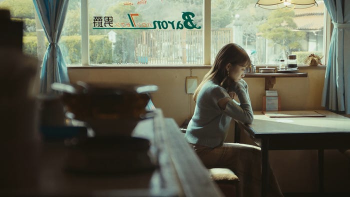 秋元真夏/「僕たちのサヨナラ」Music Videoより(提供写真)