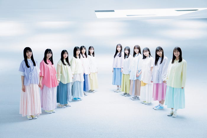 日向坂46・4期生/両面ポスター(裏)(提供写真)