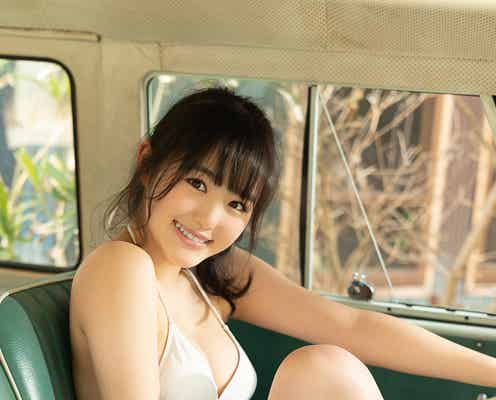 ふわふわ伊藤小春、爽やか水着で笑顔満開