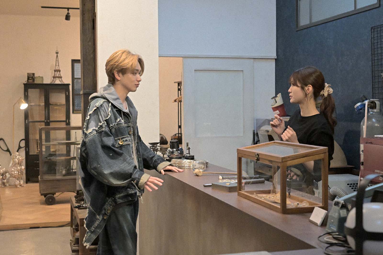 宮世琉弥、生見愛瑠「くるり～誰が私と恋をした？～」第3話より（C）TBS