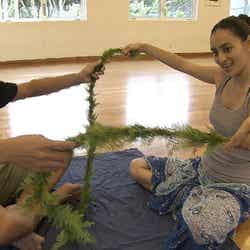 「長谷川潤 ハワイを踊る」(C)NHK