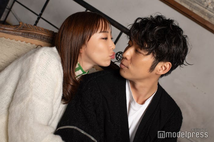 秋倉諒子、黄皓(C)モデルプレス