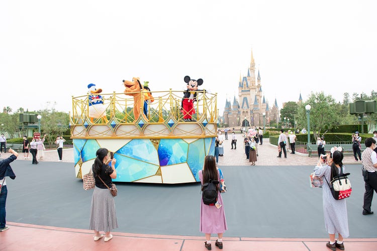 画像1 25 東京ディズニーランド シー感染防止策公開 ミッキーたちもソーシャルディスタンス確保し挨拶 7月1日より運営再開 モデルプレス