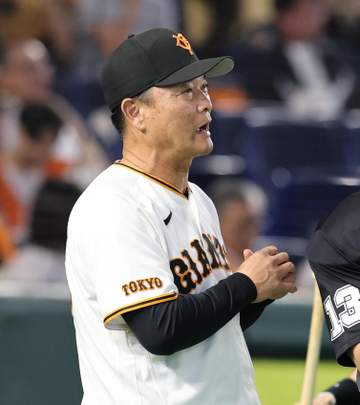 巨人・橋上監督代行が捕手の小林を称賛「落ち着いてベテランらしくリズム良く田中投手を引っ張ってくれた」 今季初スタメンマスクで奮闘、好守備も