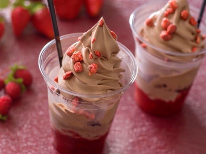 スペシャルサンデー(チョコ&ストロベリー\780(C)Disney