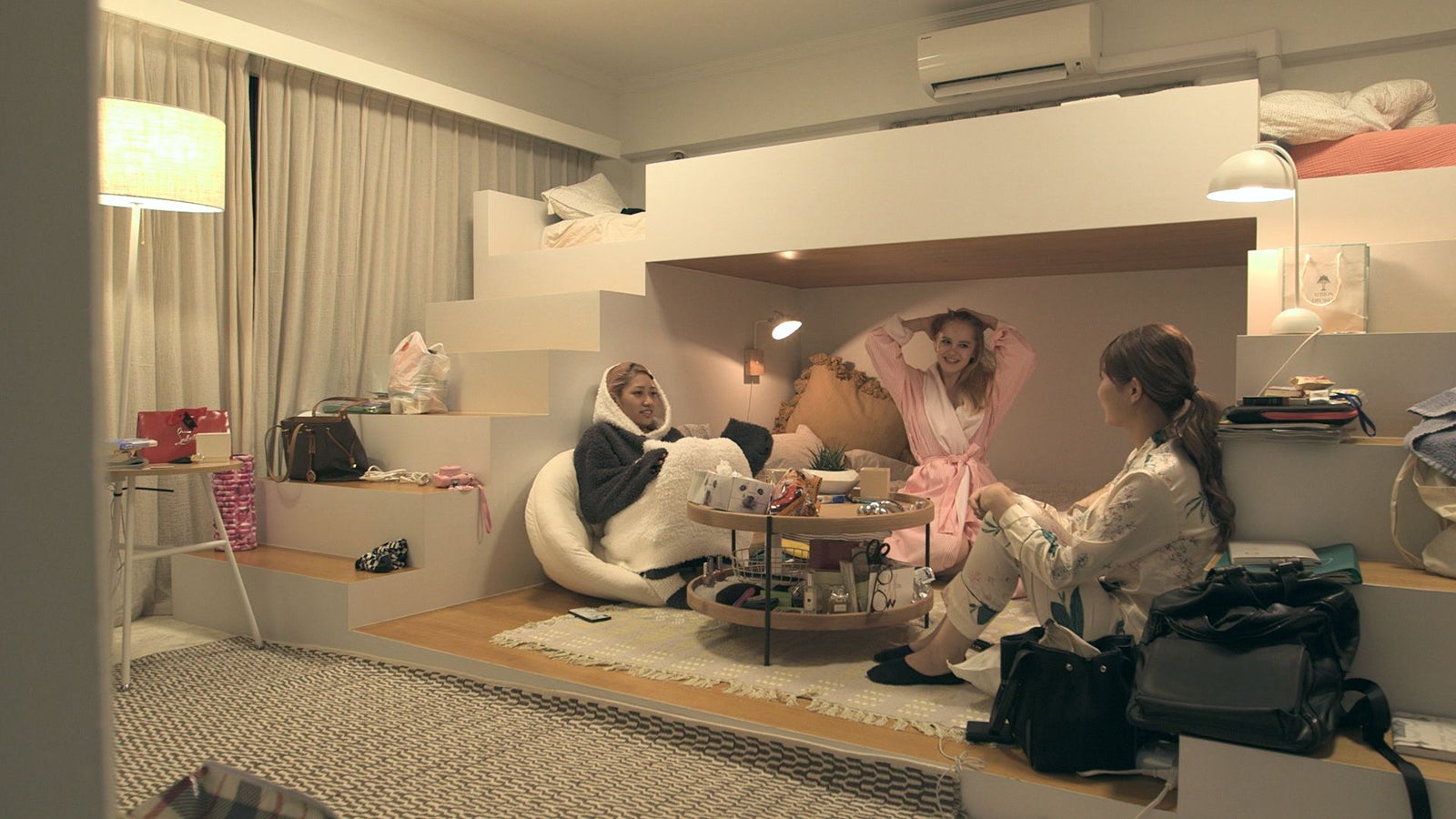 花、ビビ（ラズドゥミナ・ヴィオレッタ）、愛華「TERRACE HOUSE TOKYO 2019-2020」26th WEEK（C）フジテレビ／イースト・エンタテインメント