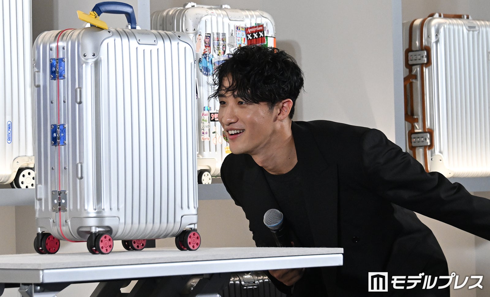 Snow Man岩本照、“世界初”の体験に喜び「可愛いですね！」お茶目なポーズで会場和ませる