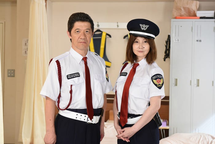 (左から)内村光良、YOU(C)NHK