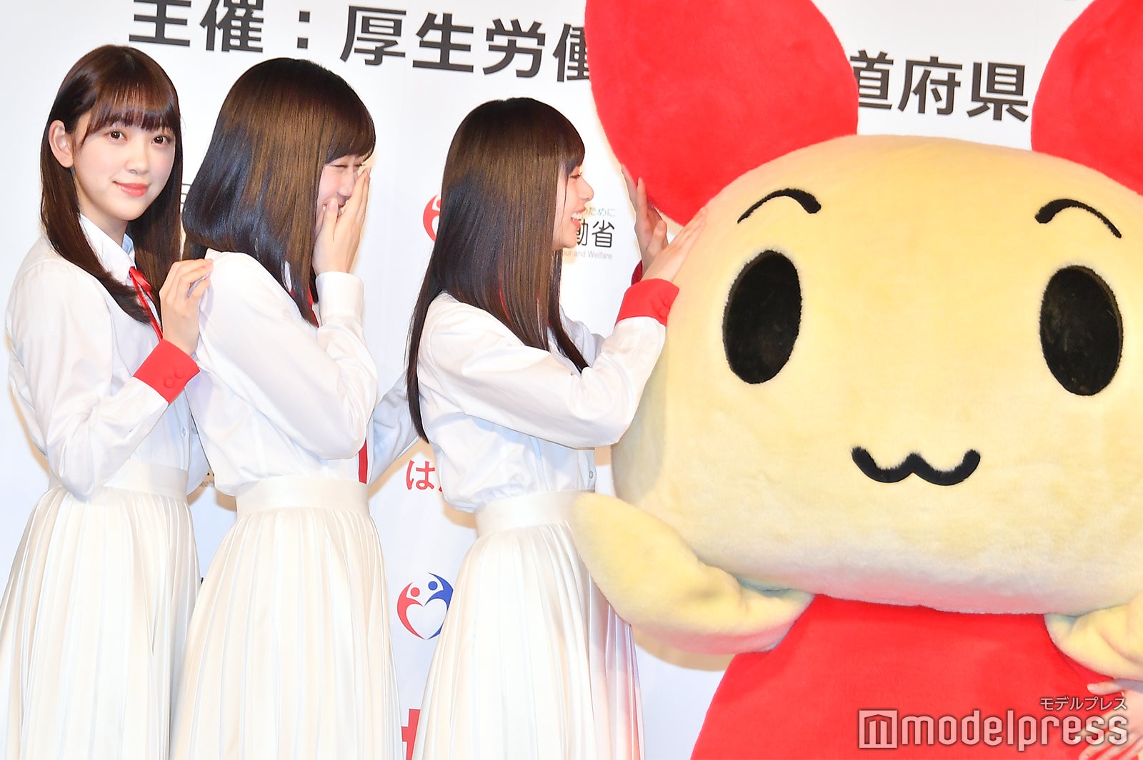 堀未央奈、山下美月、齋藤飛鳥、けんけつちゃん（C）モデルプレス