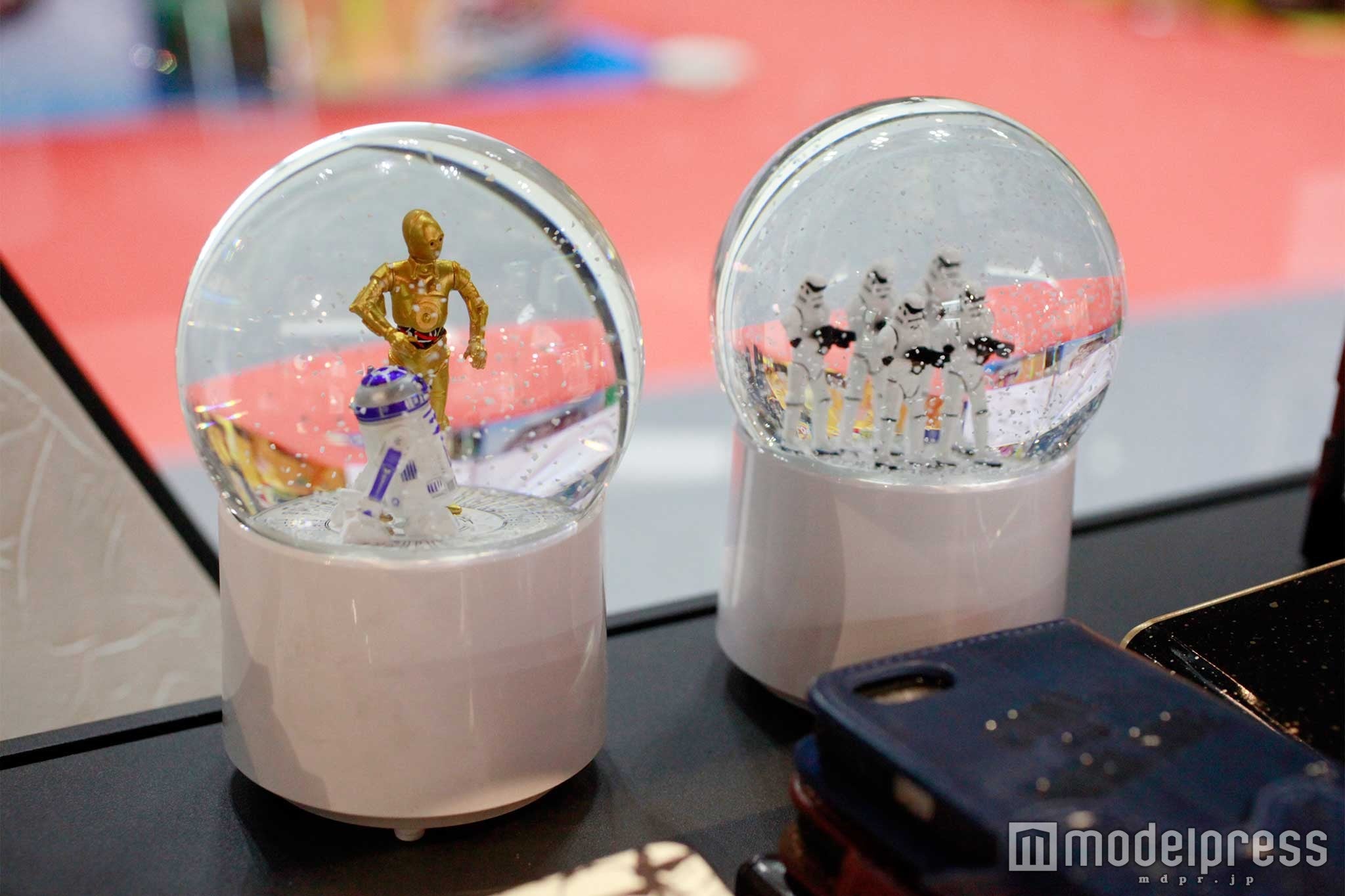 「ワイヤレススノーグローブスピーカー」￥18,000（C）＆TM Lucasfilm Ltd. 