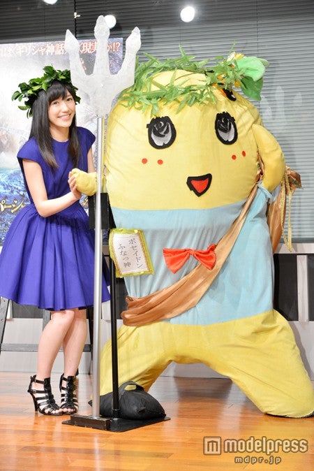 映画「パーシー・ジャクソンとオリンポスの神々：魔の海」アフレコ会見に出席した渡辺麻友とふなっしー