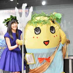 映画「パーシー・ジャクソンとオリンポスの神々:魔の海」アフレコ会見に出席した渡辺麻友とふなっしー