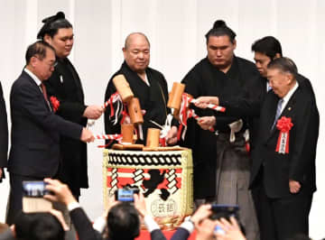 大の里が日本相撲協会100周年に誓い「横綱としてしっかり盛り上げられるように」大相撲の“秘宝”には感心