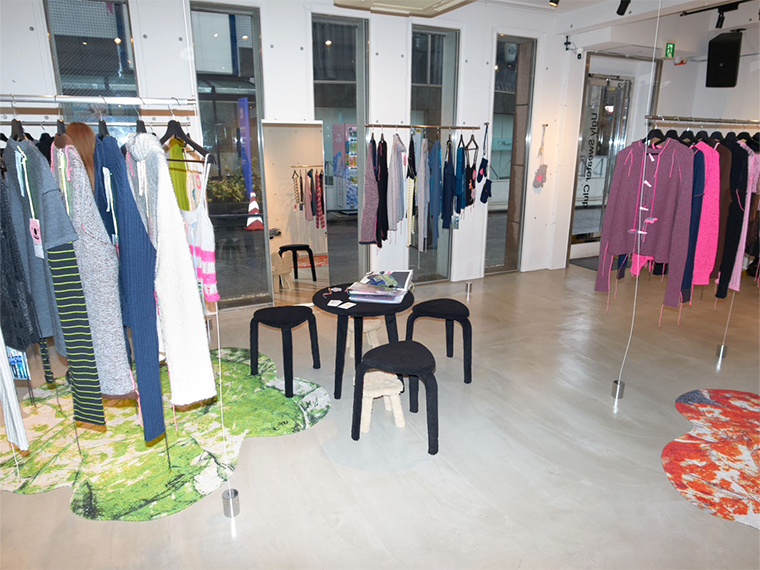 ロシア発ニットウェア「アグリーセータークラブ」 アートなデザインを手作りで