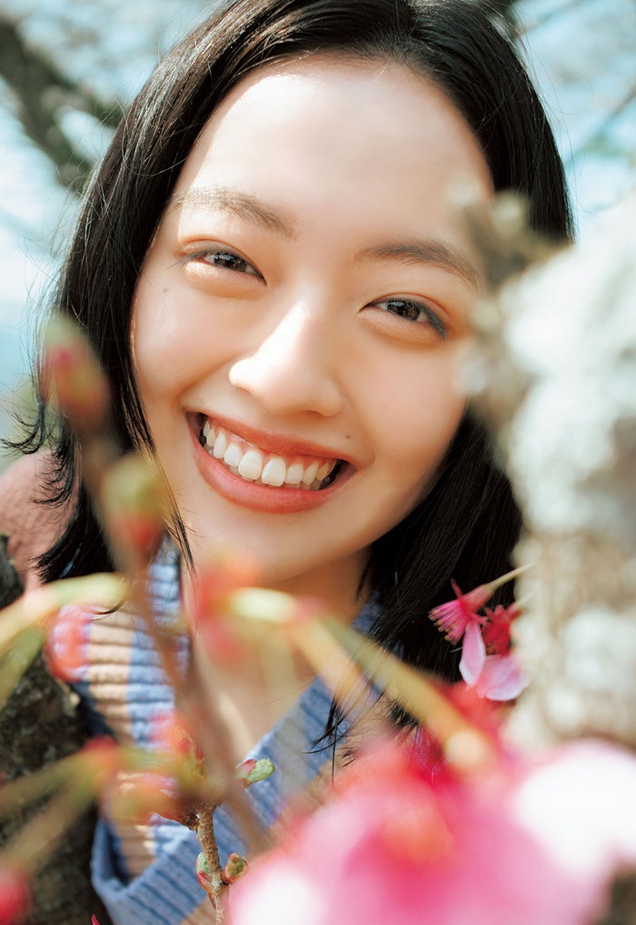 「風、薫る」主演・上坂樹里「週刊ヤングジャンプ」グラビア初登場＆初表紙 明るく等身大の姿見せる