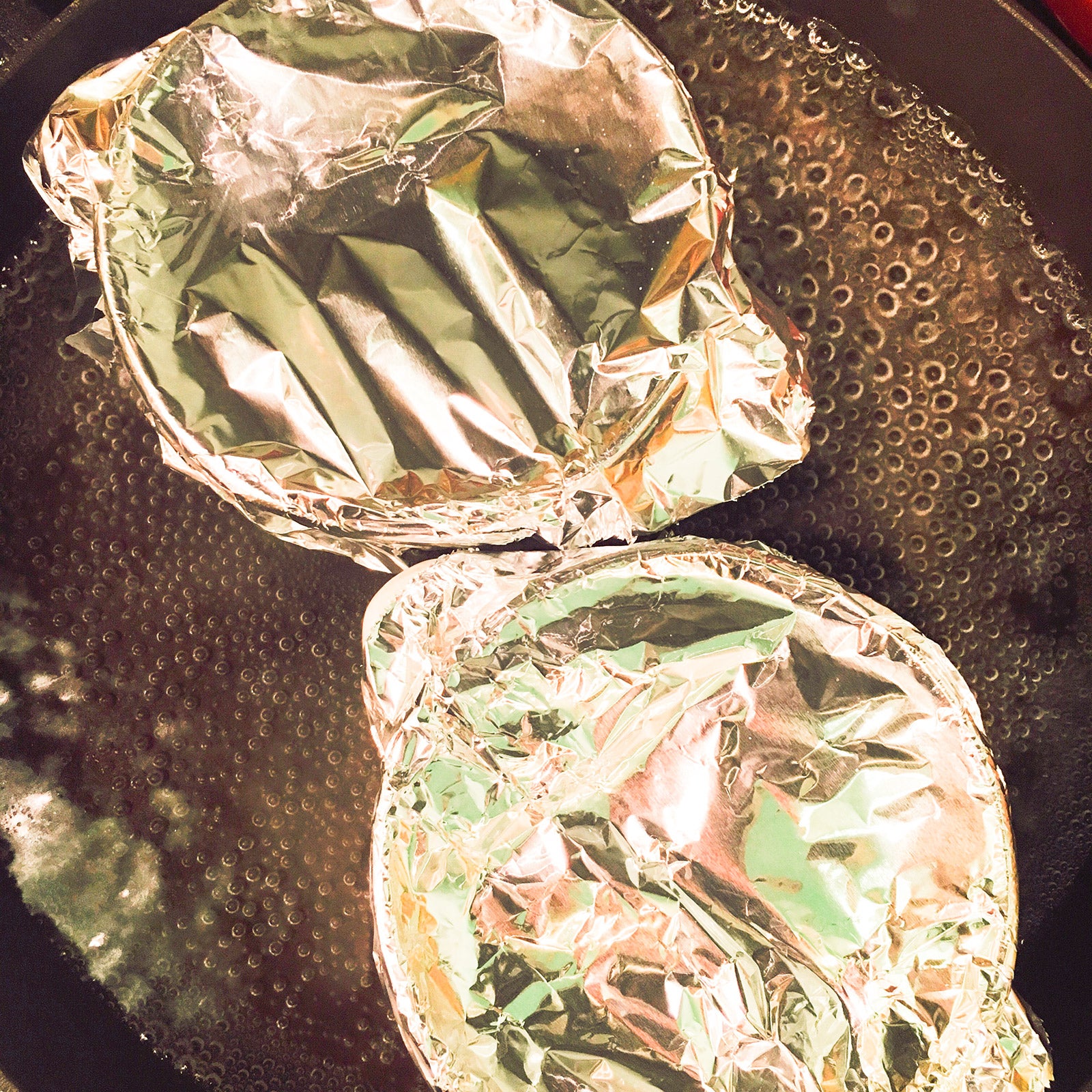 手順3：アルミホイルで蓋をし、弱火で10分加熱／画像提供：柏原歩