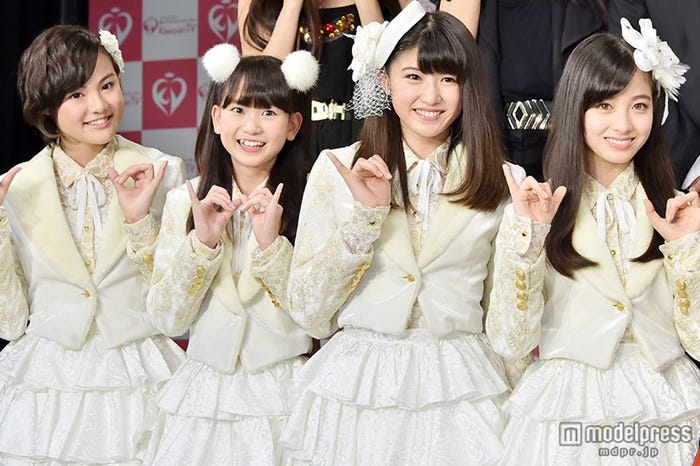 Rev.from DVL(左から:四宮なぎさ、橋本幸奈、秋山美穂、橋本環奈)