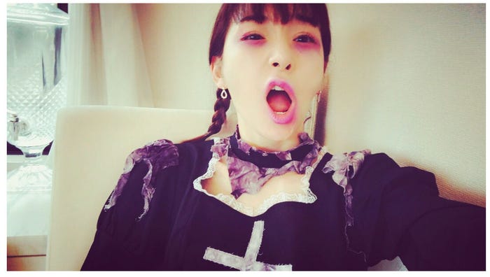 “ゾンビシスター”のコスプレをした加護亜依/加護亜依オフィシャルブログ(Ameba)より