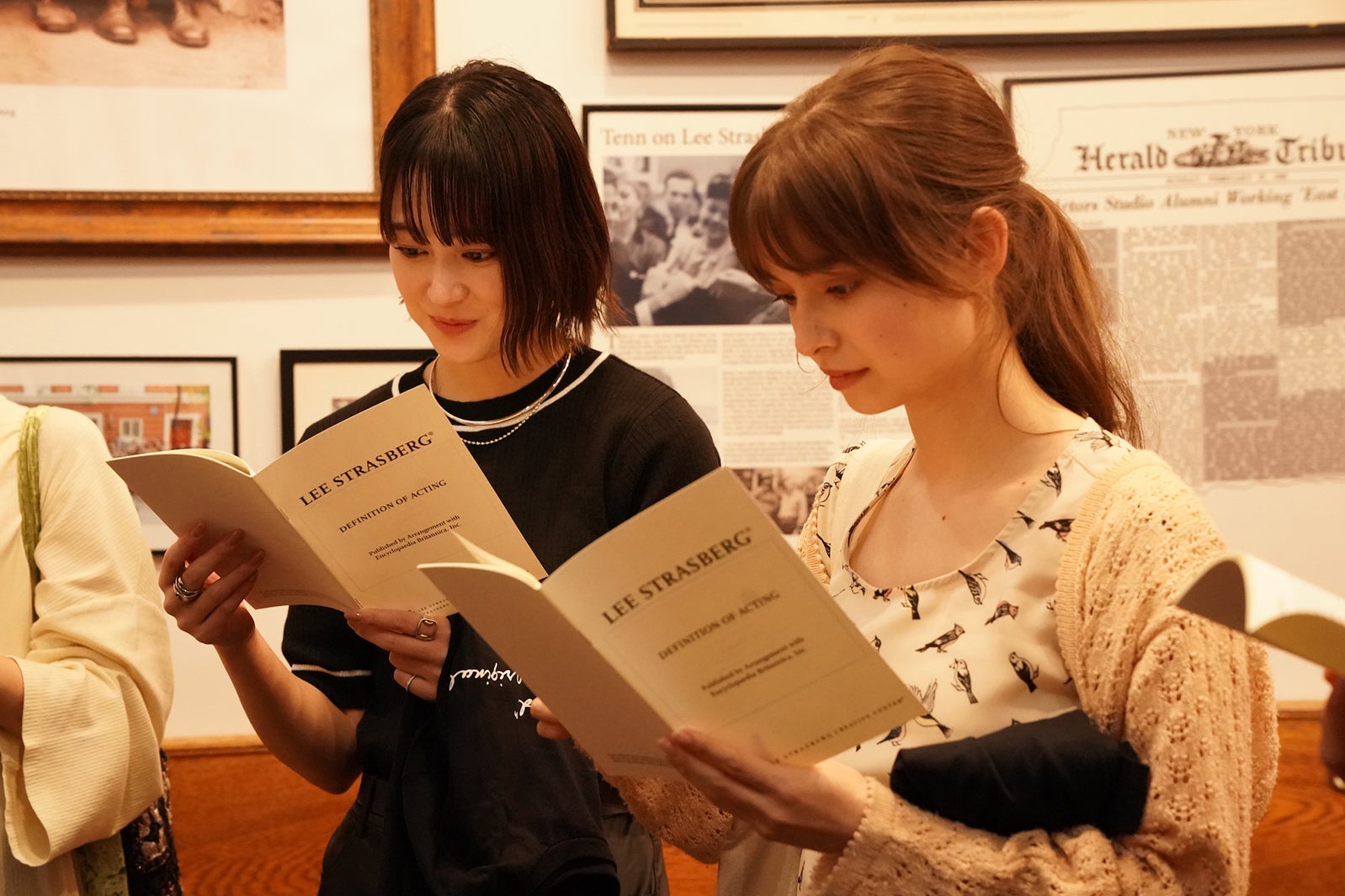 吉本実憂、トミコ・クレア「恋愛ドラマな恋がしたい in NEW YORK」第2話（C）AbemaTV, Inc.