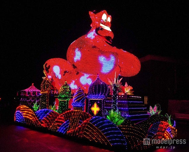 ジーニーは色とりどりに変化(C)Disney