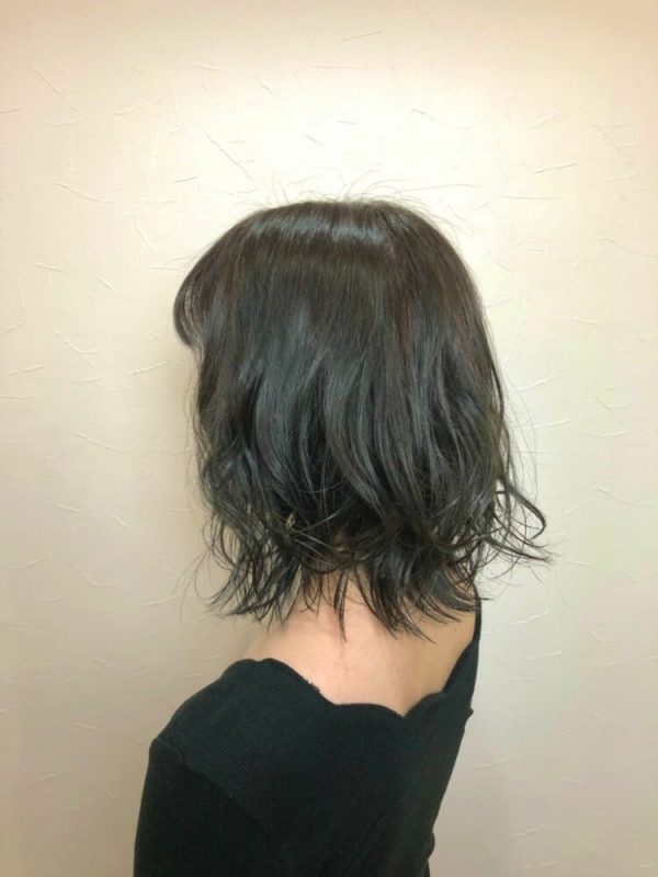 アッシュ 暗め のヘアカラーまとめ 抜け感を楽しむ大人女子向けの髪色 モデルプレス