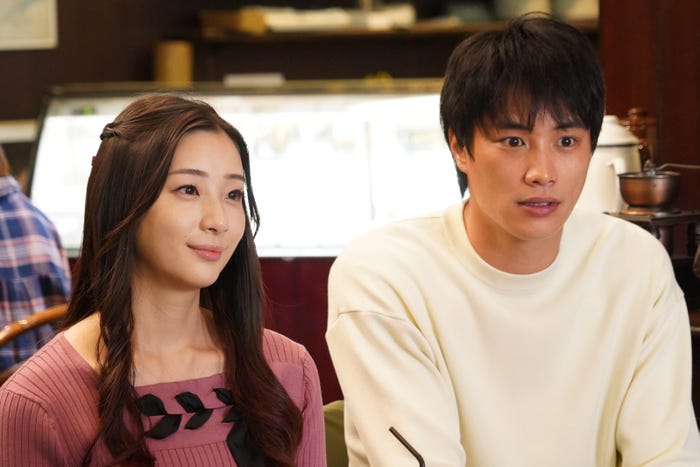 足立梨花、鈴木伸之「ファーストペンギン!」第6話より(C)日本テレビ