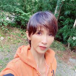 モデルプレス - 工藤静香、バッサリカットでイメチェン「似合う」「かっこいい」と絶賛の声