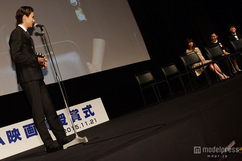 広瀬すずと杉咲花にメッセージを送る野村周平