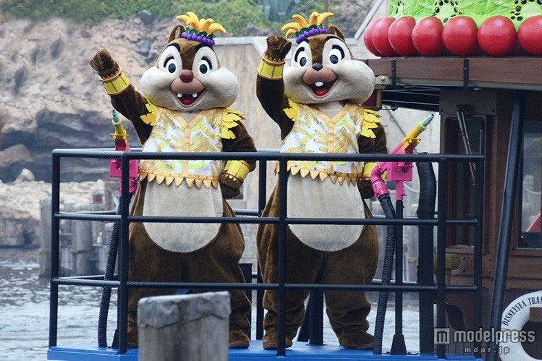 「ミニーのトロピカルスプラッシュ」チップ、デール