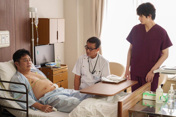 松尾諭、中井貴一、岡田将生 「ザ・トラベルナース」第5話より(C)テレビ朝日